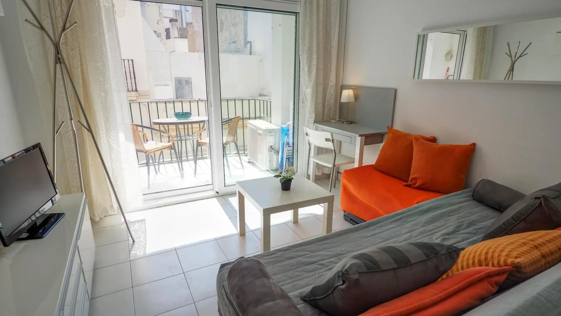 Ferdinand Apartment By Hello Homes Sitges España